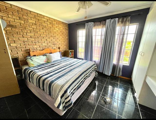 3 BEDROOM TOWNHOUSE FOR SALE IN RANGEVIEW